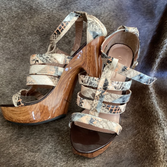 Charlotte Russe Multi Colored Strap Detail Peep Toe Heels - Picture 11 of 13